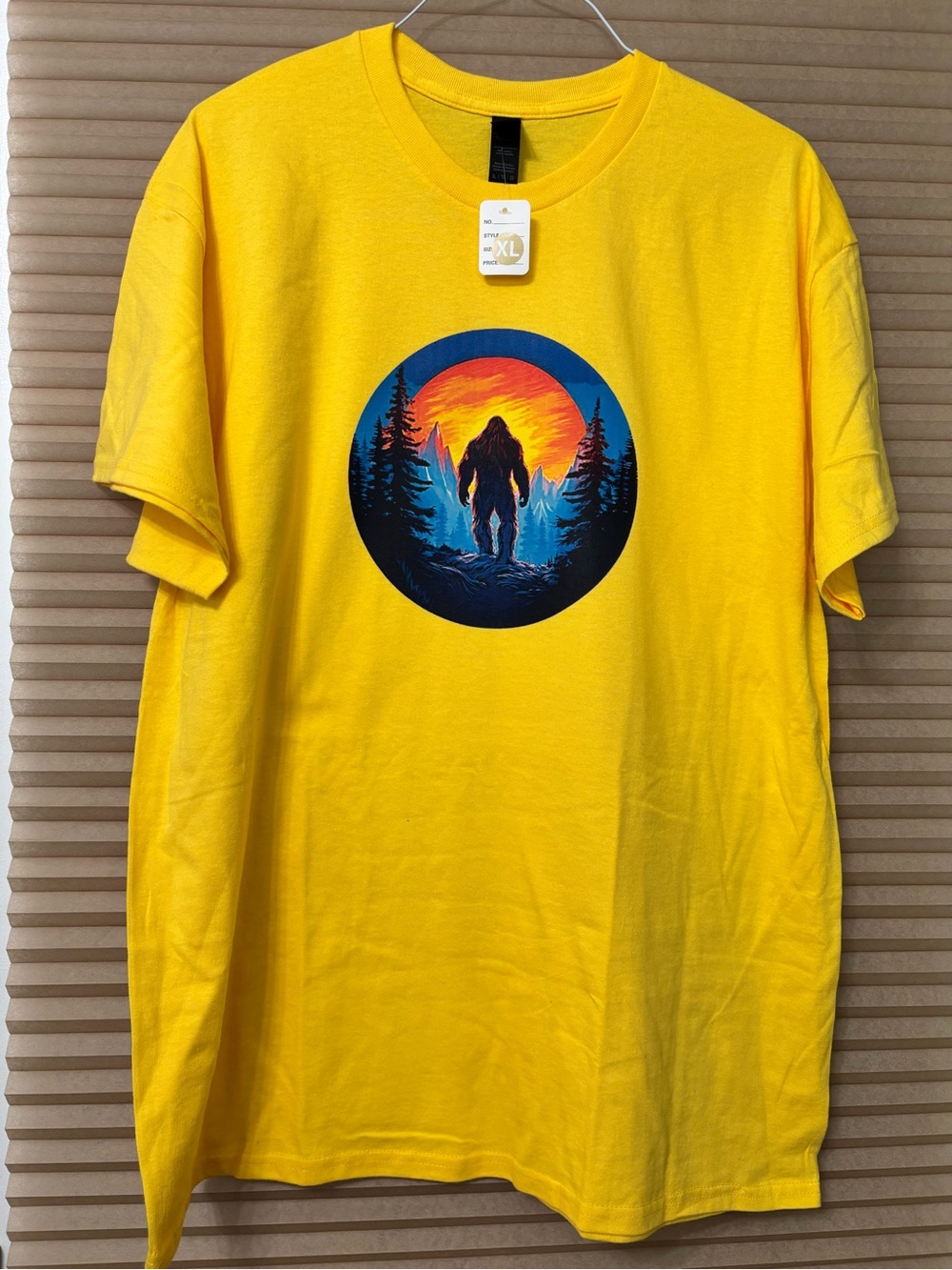 SPECIAL NEW Bigfoot Graphic Tee in Yellow with Sunset Scene size XL